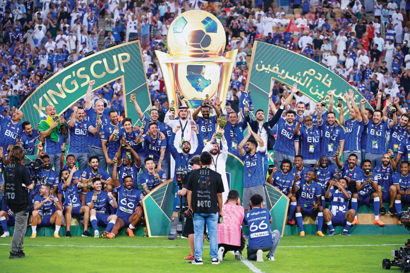 ولي العهد يتوج فريق الهلال بكأس خادم الحرمين الشريفين