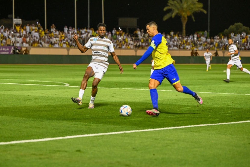 النصر يفوز بثنائية نظيفة على الطائي والاتحاد يتعادل في كلاسيكو مثير أمام الهلال 2-2