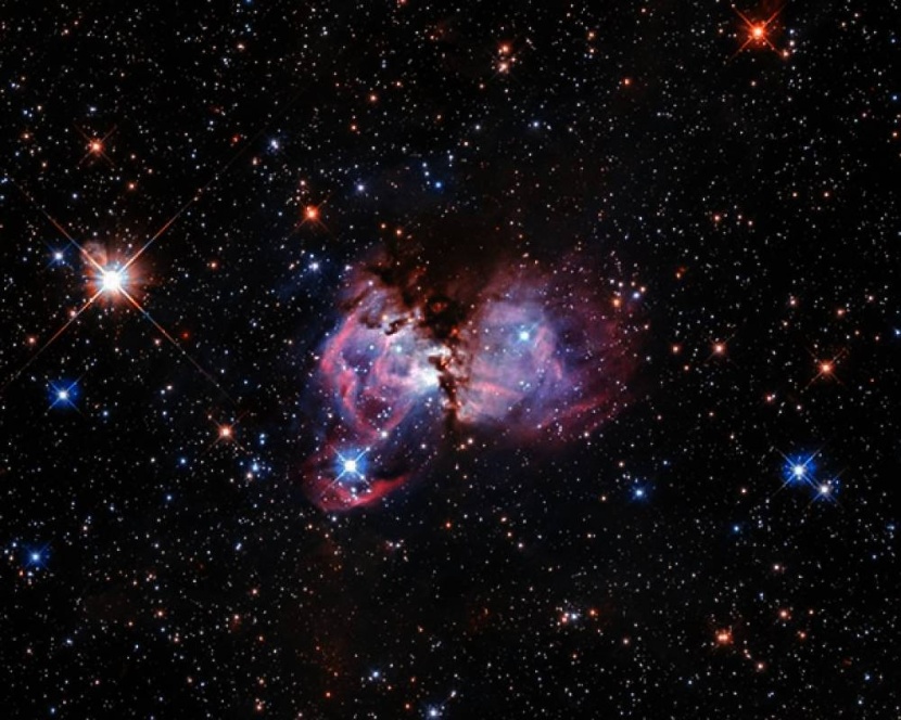 اكتشاف الأثر الكيميائي للنجوم فائقة الكتلة التي أضاءت الكون الناشئ