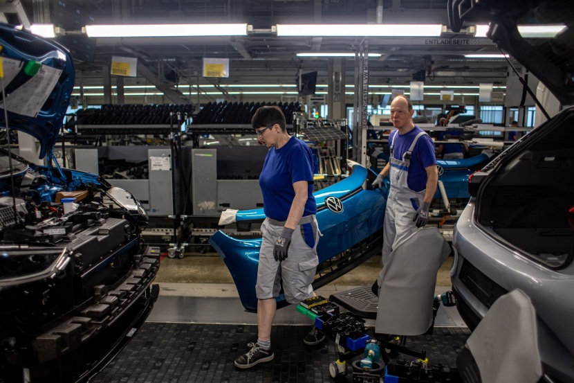 مصنع فولكسفاجن يصبح أكبر مصنع للسيارات الكهربائية في أوروبا