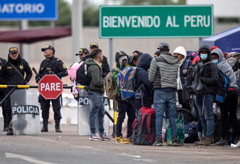 في رحلة العودة إلى الوطن .. فنزويليون عند الحدود بين تشيلي وبيرو