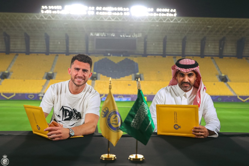 النصر يتعاقد مع المدافع لابورت قادما من مانشستر سيتي