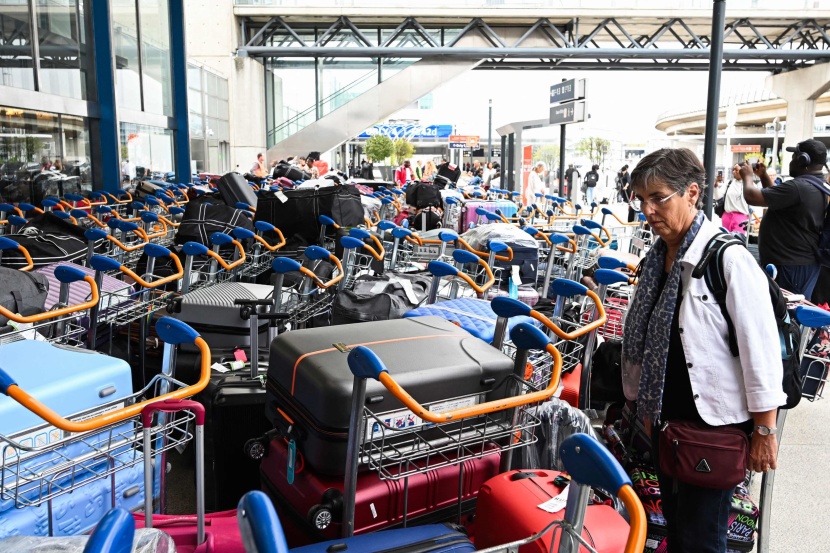 فوضى وتأخير رحلات في مطار باريس أورلي بسبب عطل بنظام الأمتعة