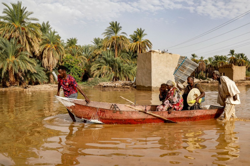 الويلات تلاحق السودان .. حرب تمزق البلاد وفيضانات مدمرة