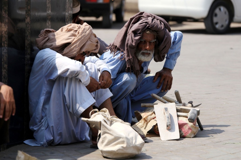 الانتظار الصعب .. بحثا عن لقمة العيش