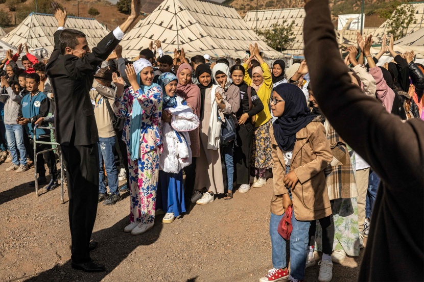  تلاميذ يحاولون نسيان فاجعة زلزال المغرب تحت خيام تحولت إلى مدارس