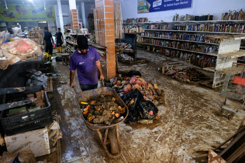 ليبيا .. فيضانات درنة تقتحم المحال التجارية