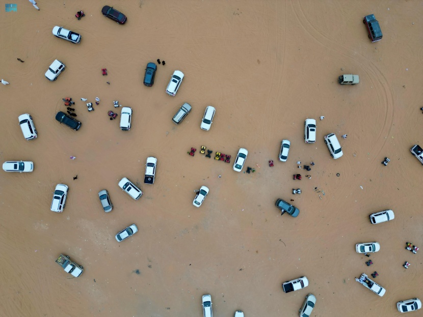 الجوف .. أجواء المطر تجذب هواة التطعيس والمواقع السياحية