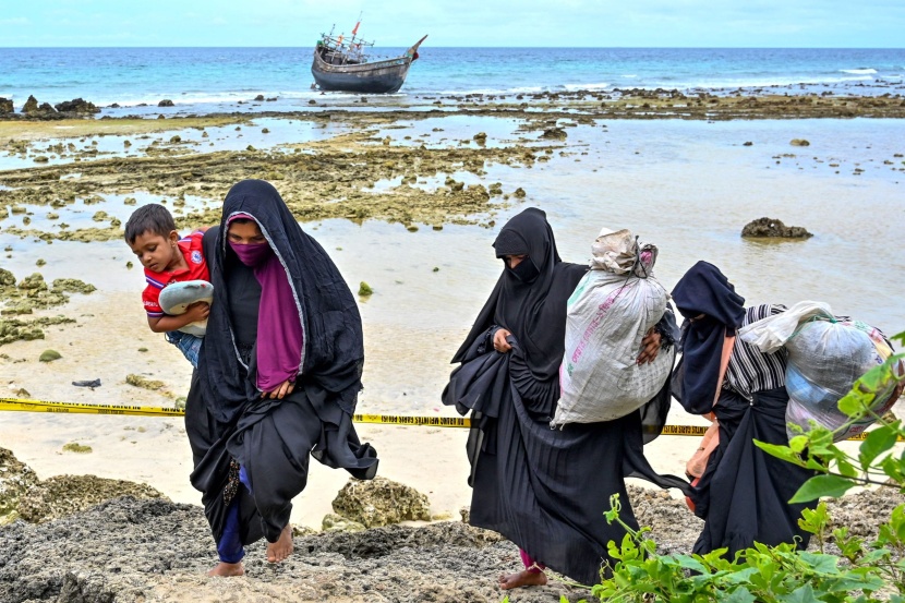إندونيسيا .. سكان آتشيه يهددون يإعادة اللاجئين للبحر
