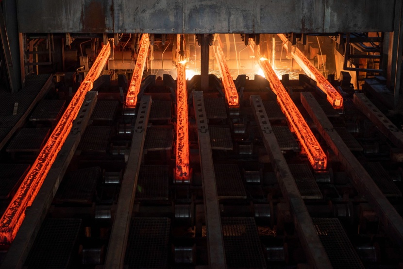 مصانع لا تهدأ للفولاذ الأحمر في الصين