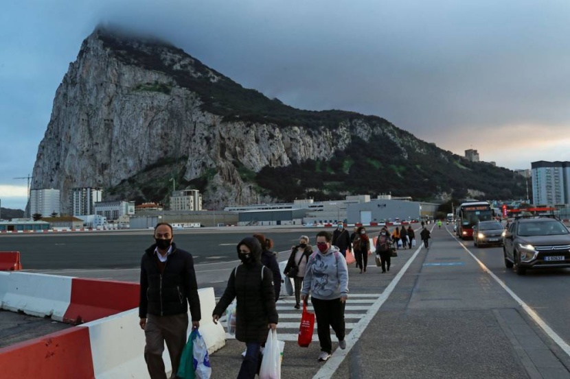 إسبانيا وبريطانيا تقتربان من اتفاق بشأن جبل طارق يعزز تبادل السلع والتنقل 