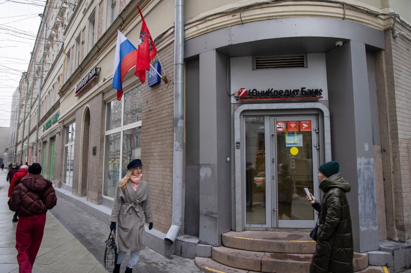 لماذا يصعب على بنوك أوروبا مغادرة روسيا ؟ 