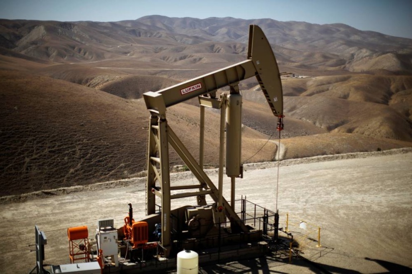 النفط يتراجع 0.3 % وسط تقييم الأسواق للبيانات الصينية ومخاوف الإمدادات