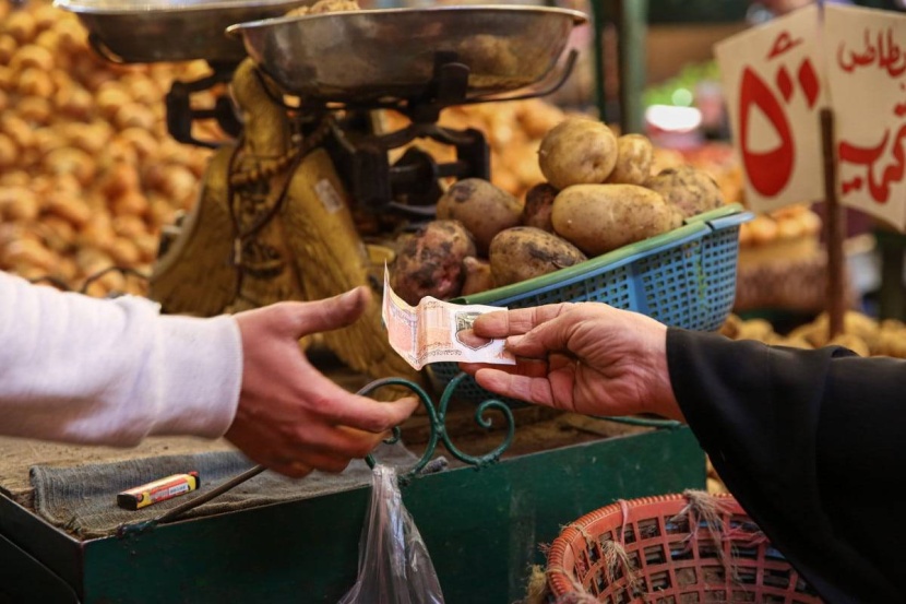 التضخم السنوي في مدن مصر يتراجع إلى 27.5 % في يونيو