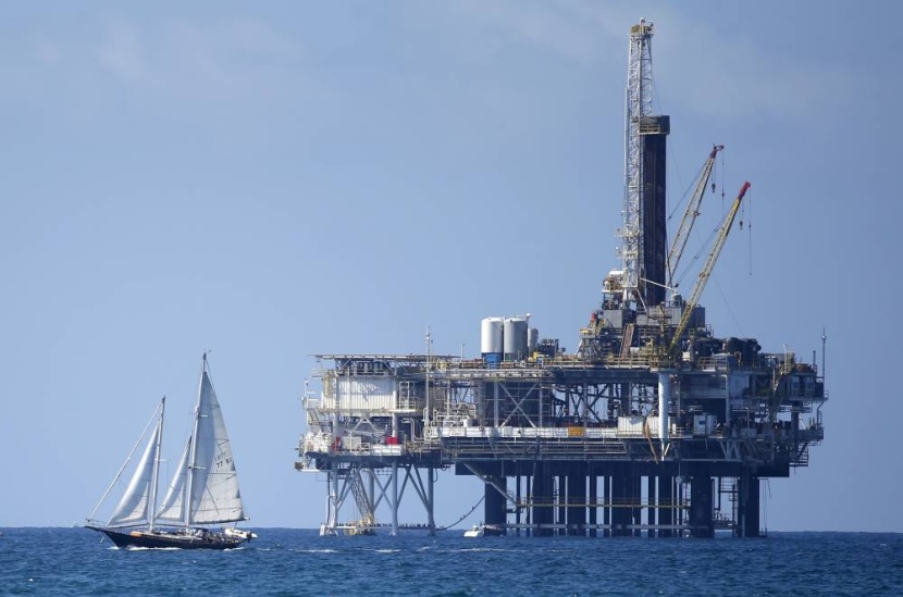 أسعار النفط ترتفع 0.4 % وسط تراجع المخزونات الأمريكية