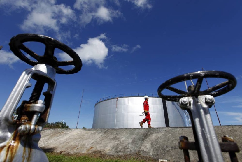 النفط يرتفع 1 % بعد انخفاض مخزونات الخام الأمريكية