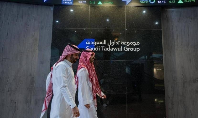 بلومبرغ: إستراتيجيو HSBC يخفضون تصنيف سوق الأسهم السعودية إلى محايد